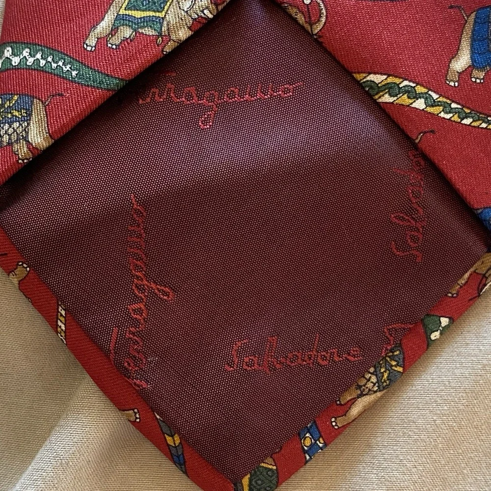 Salvatore Ferragamo Men's 100% Silk Neck Tie Red w/‎ Elephants Blue Accents